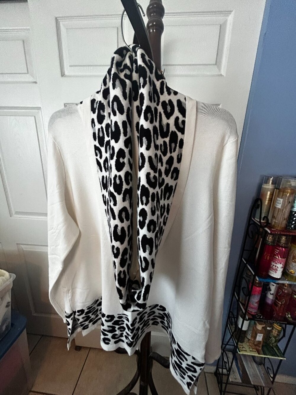 Emily Daniels Lightweight Sweater with Detachable Infinity Scarf - Size XL